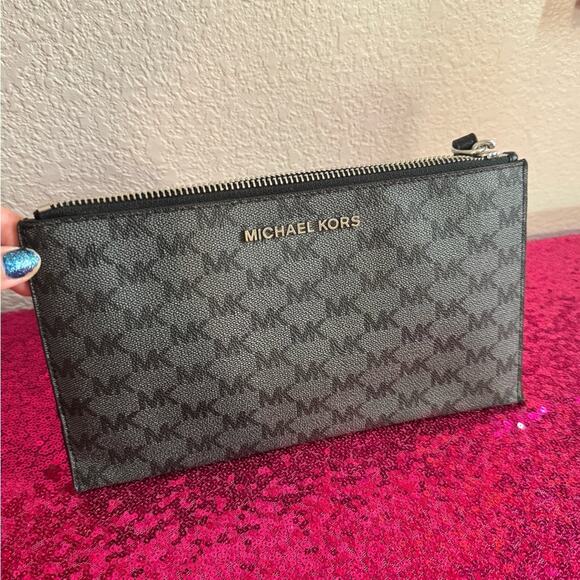 🤍MICHAEL KORS🤍 Classic Black, Grey MK Branded Wristlet, Silver Hardware - Picture 10 of 10